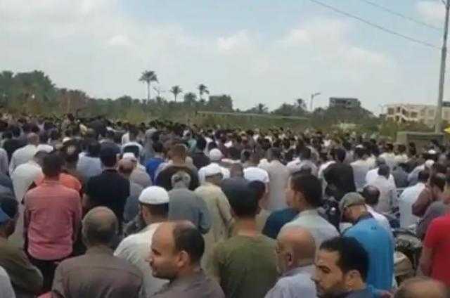 تشييع جنازات ضحايا حادث انقلاب سيارة في ترعة بالشرقية