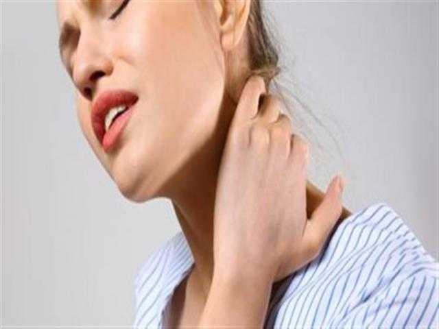أسباب مقلقة لوجود بقع داكنة خلف رقبتك.. احذر