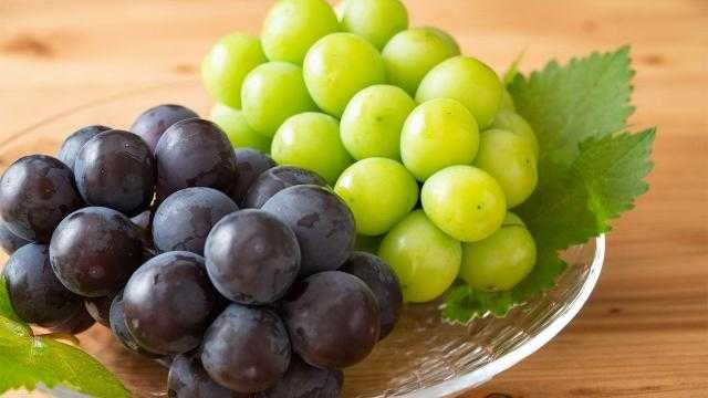 احذر من الإفراط فى أكل العنب