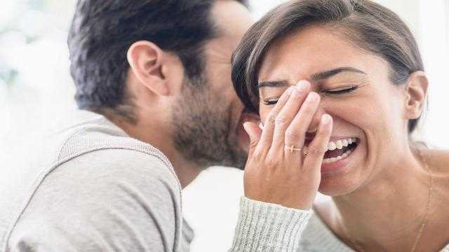 الضحك يزيد من بقاء الأزواج معا لفترة طويلة