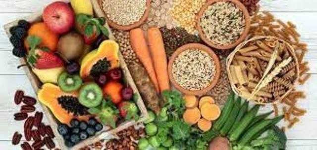 الأطعمة الغنية بالألياف تساعد الجهاز الهضمي على العمل بكفاءة أكبر