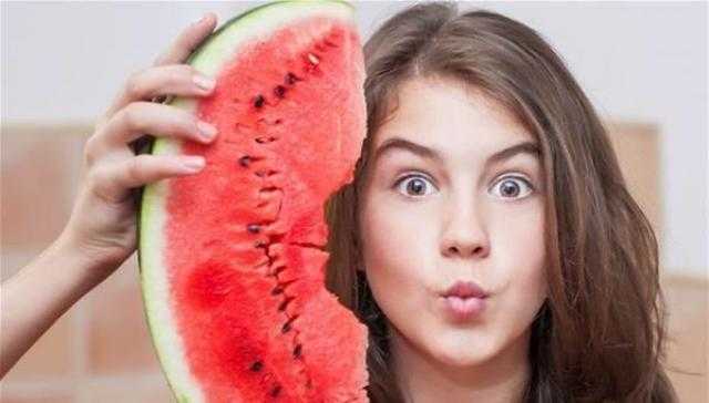 وصفات طبيعية باستخدام ”البطيخ” لنضارة وجمال بشرتك