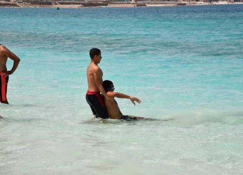 بالأسماء.. مصرع شاب وإصابة 5 في حادث غرق بالساحل الشمالي