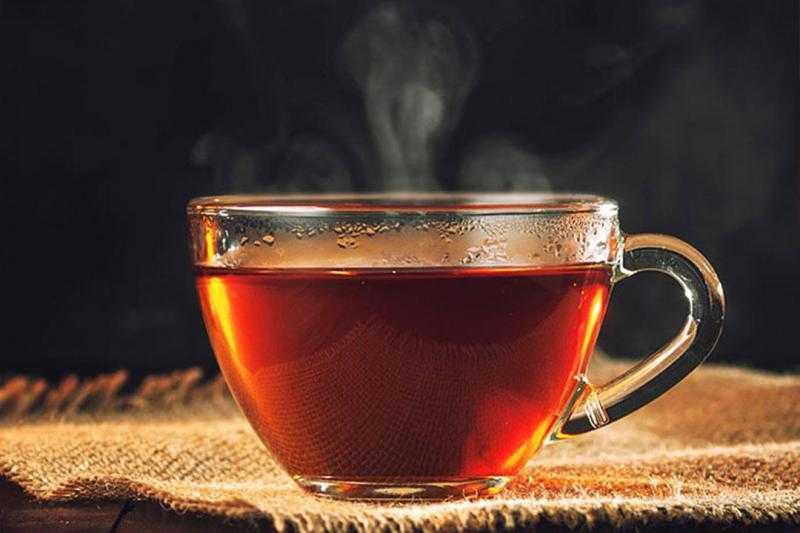 أكثر فائدة.. بوتين يدعو شعبه لشرب الشاى بدلا من ”كوكا كولا”