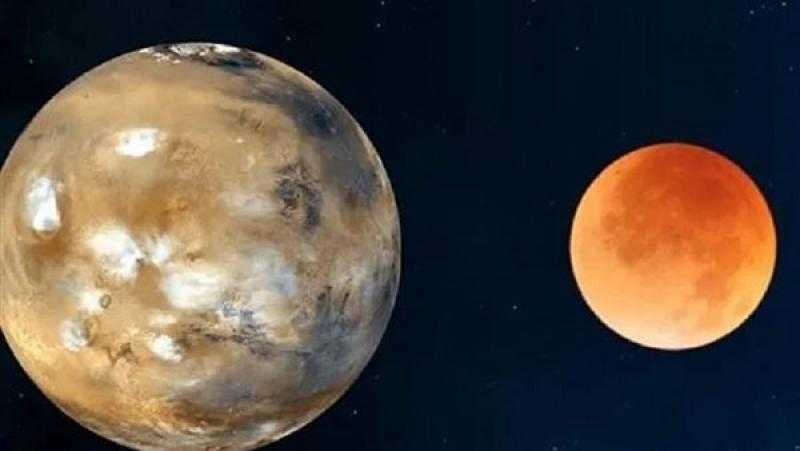 القمر يقترن بالمريخ في ظاهرة تشاهد بالعين المجردة فجر اليوم
