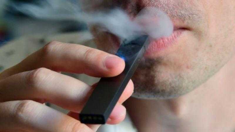 الصحة تكشف أضرار السجائر الإلكترونية