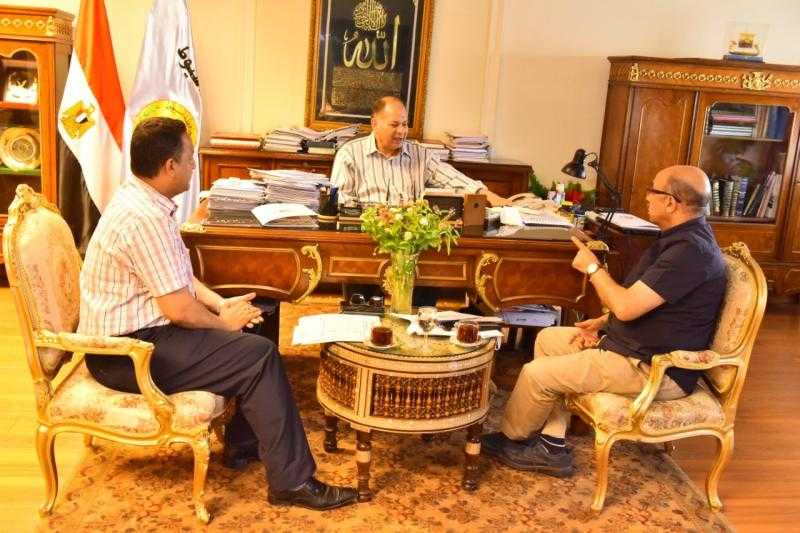 محافظ أسيوط يوافق على 476 طلب أجازة وندب واعارة لبعض العاملين بمديرية الشئون الصحية