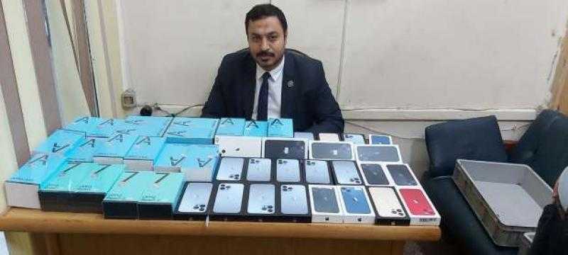 إحباط محاولة تهريب 43 هاتفا بمطار القاهرة مع مصري قادم من الكويت