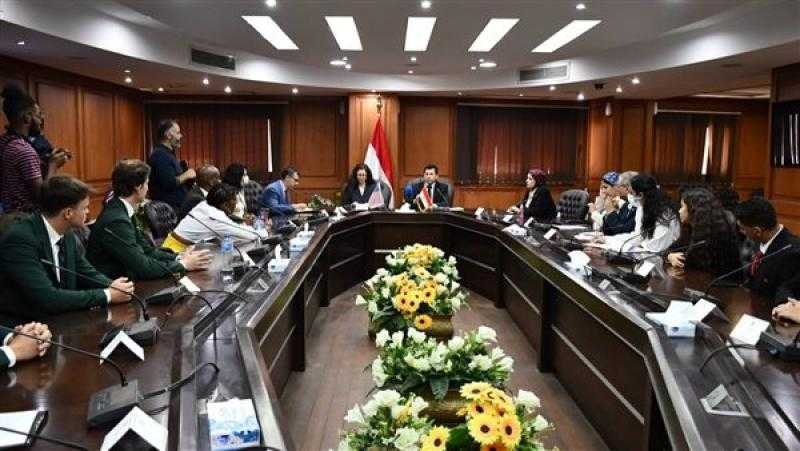 وزير الرياضة يلتقي عددًا من المشاركين فى البرنامج التدريبي «Nation Builders»