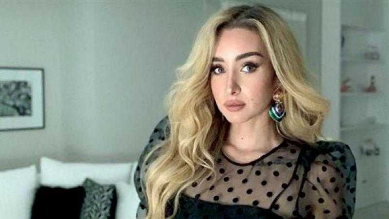 هنا الزاهد تشارك صورة من ذكريات الطفولة مع شقيقتها