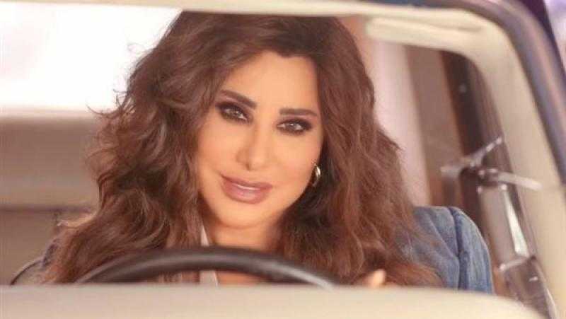 نجوى كرم تطل بالأبيض المجسم