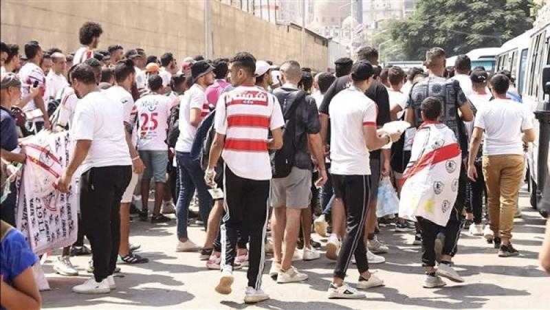 جماهير الزمالك تتحرك من النادي إلى الجونة لمؤازرة الفريق.. صور
