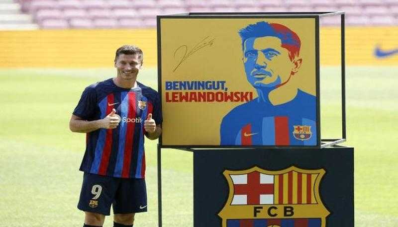 برشلونة يقدم ليفاندوفسكي لجماهيره رسميا
