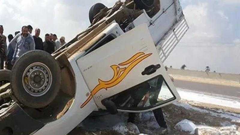 مصرع طفلين وإصابة والديهما في انقلاب سيارة على طريق محور الضبعة