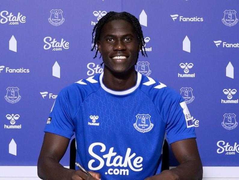 إيفرتون يتعاقد مع أونانا رسميا