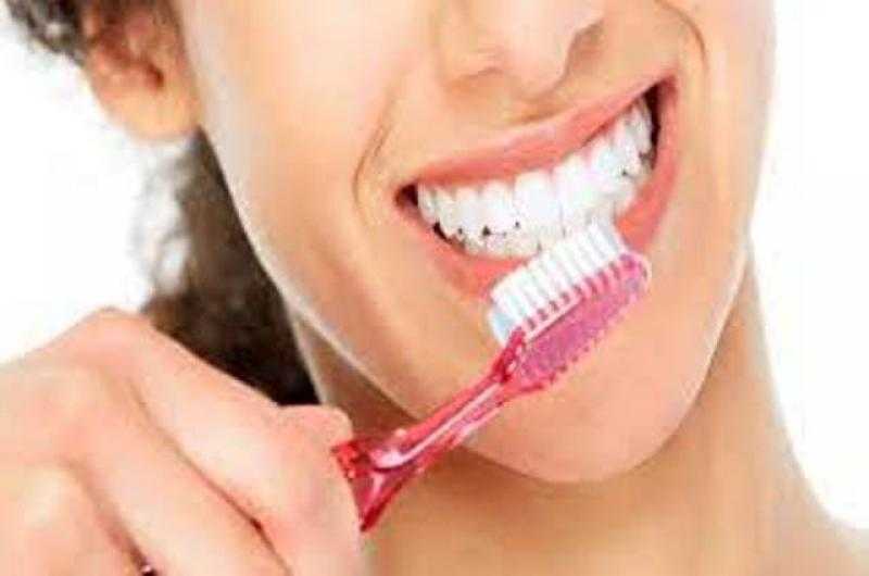 تحذيرات هامة من معاجين تبييض الأسنان