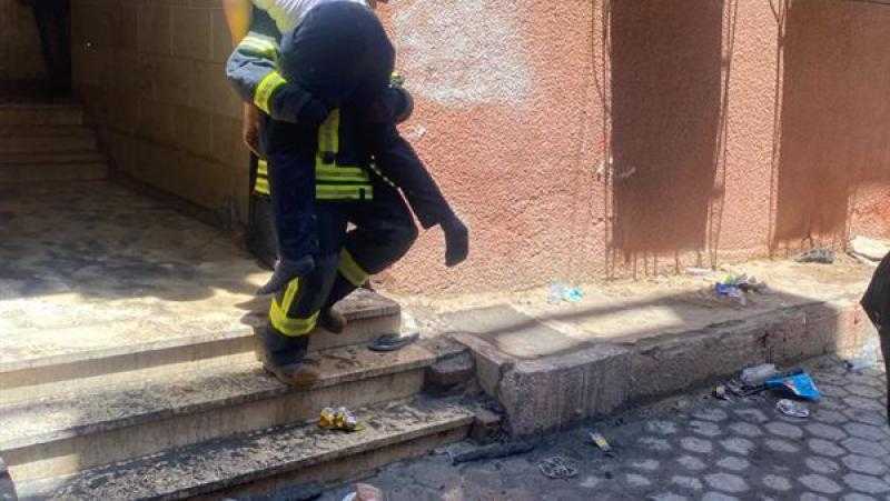 مشاهد بطولية لرجال الحماية المدنية خلال إخماد حريق كنيسة أبو سيفين.. صور