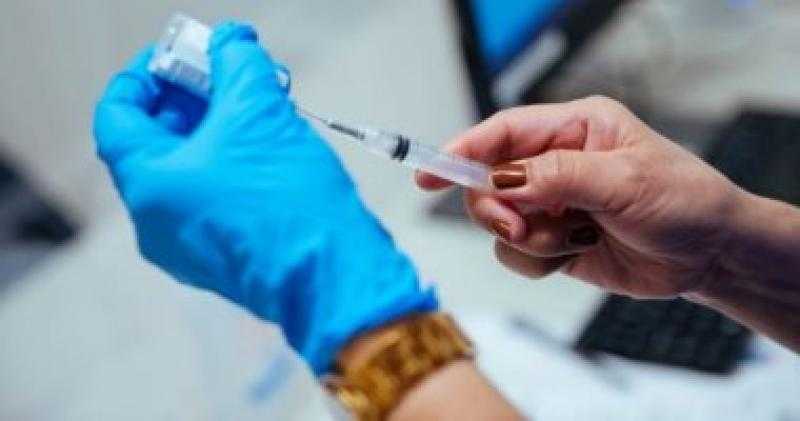 عضو لجنة مكافحة كورونا: التطعيمات صالحة وفعالة ضد المتحورات الجديدة