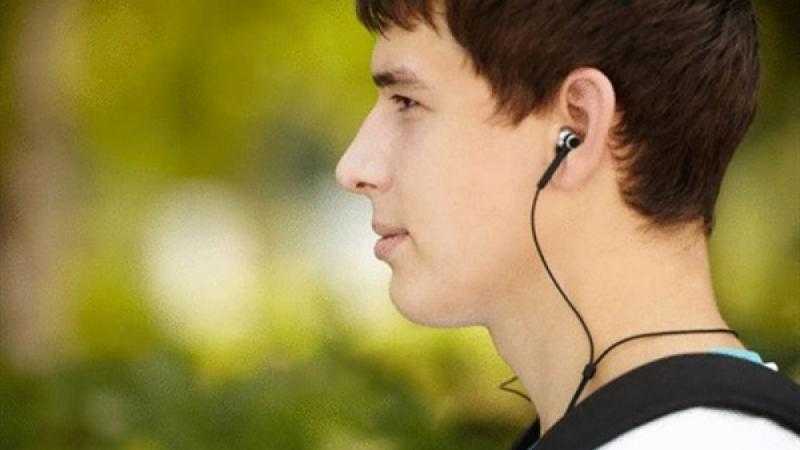 فوائد وأضرار سماعات الأذن