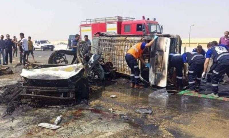انقلاب سيارة محملة بـ 23 طن زيت طعام بالطريق الصحراوي بالمنيا