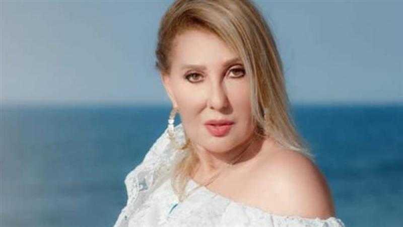 نادية الجندي بإطلالة شبابية جديدة (صور)