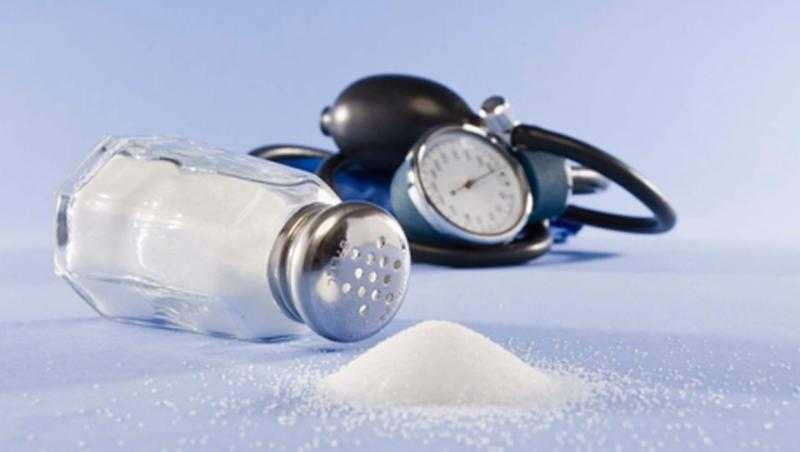 دراسة حديثة: تقليل تناول الملح بمقدار جرام يوميًا يقي من السكتات الدماغية