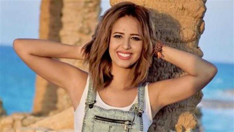 رنا سماحة تتألق بالأحمر في عيد الحب