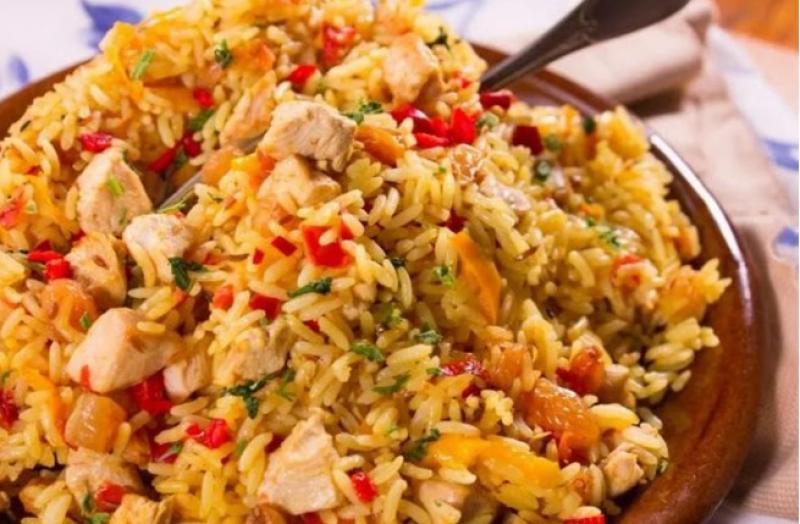 طبق أرز بالدجاج بسعرارات قليلة جدا..اعرفى الطريقة