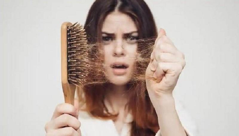 حالات يكون تساقط الشعر فيها مقلقاً للمرأة .. تعرفى عليها