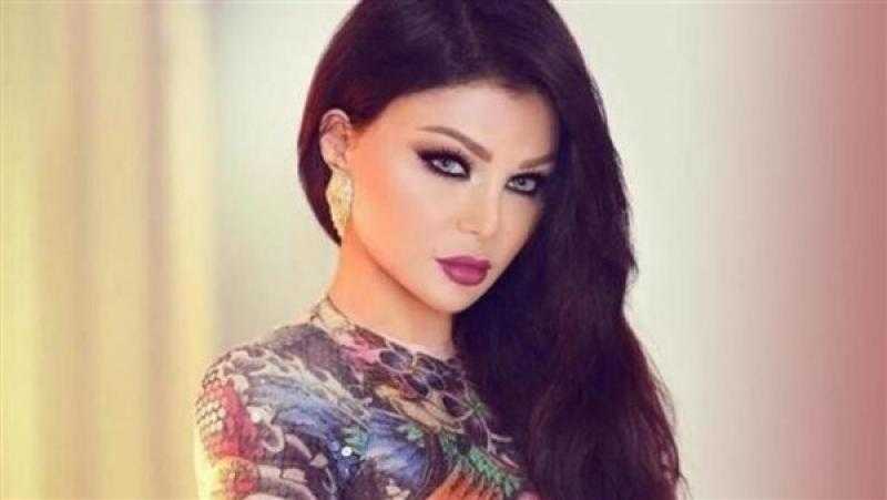 هيفاء وهبي تخطف الأنظار بإطلالة غير متوقعة.. مُزينة بالهلال
