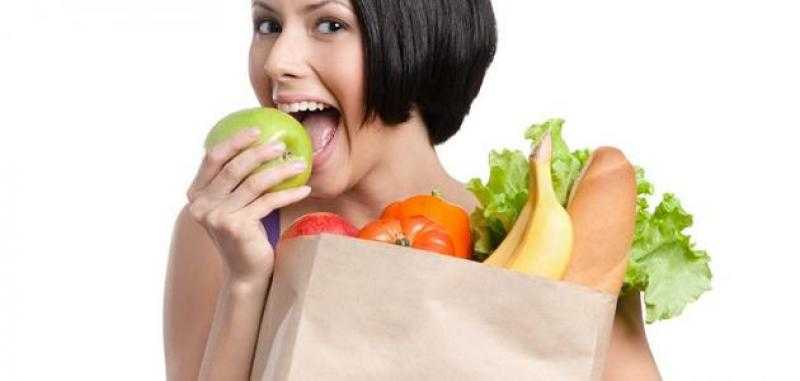 أطعمة تحافظ على لمعان بشرتك وجمالك