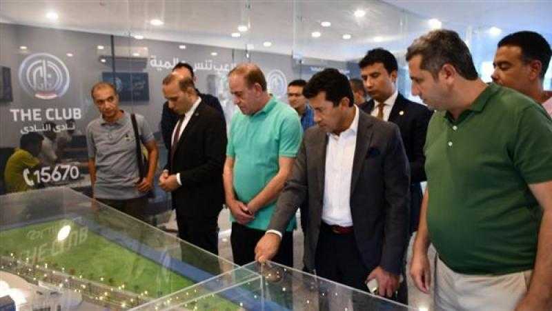 قبل التشغيل التجريبي غدا.. وزير الرياضة يتفقد فرع نادي النادي بشيراتون