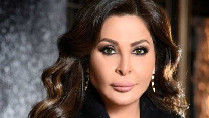 إليسا تدهش جمهورها بمهارتها الكروية (فيديو)
