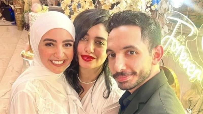 هلا رشدي تحتفل بخطوبة شقيقها: ”آخر العنقود خطب.. مبروك يا صغنن”