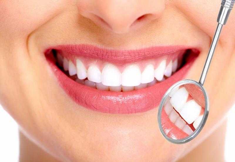 عادات تدمر أسنانك.. ابتعد عنها