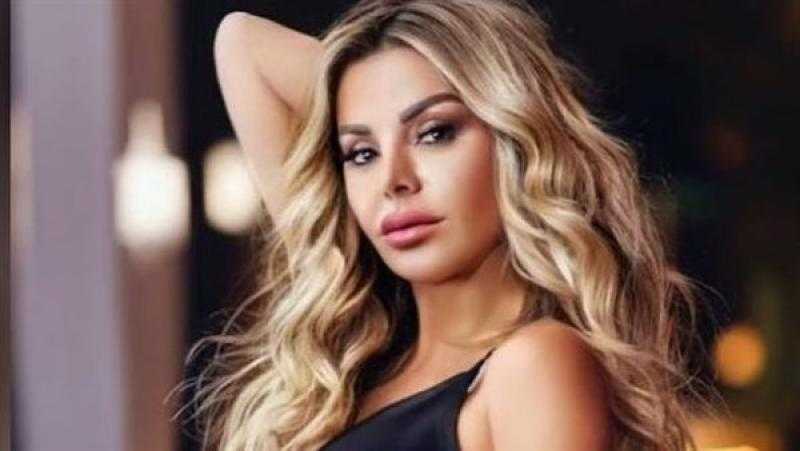 رزان مغربي تبهر العيون ببيجامة بينك (شاهد)