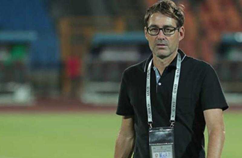مدافع توتنهام ومنتخب سويسرا عن رينيه فايلر: مدرب مغرور