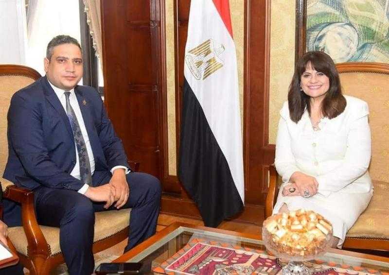 نائب «التنسيقية» يلتقي وزيرة الهجرة لبحث التنسيق والتعاون | صور