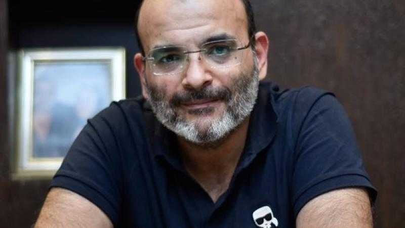 أيمن بهجت قمر للمتعصبين كرويا: ”ياريت تبقوا مرآه لبيوت نضيفة وأهالي راقية”