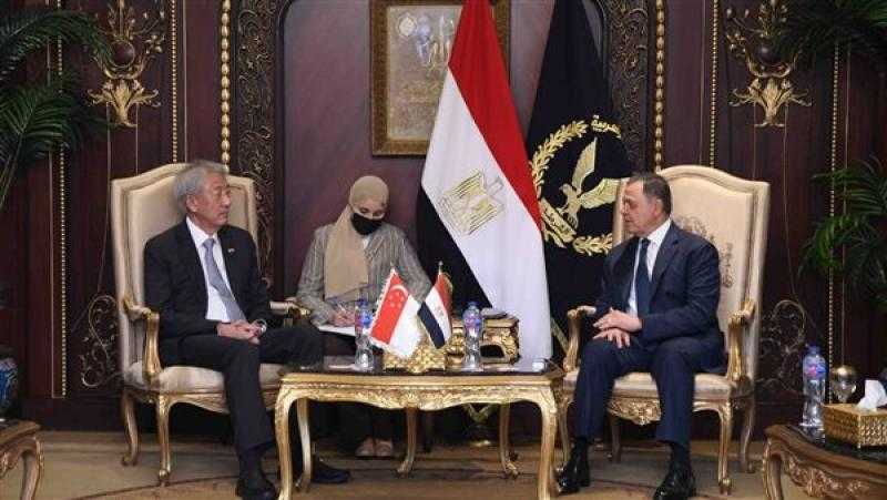 وزير الداخلية يستقبل منسق الأمن الوطني بجمهورية سنغافورة لبحث التعاون المشترك
