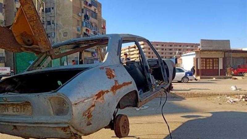 رفع 59 سيارة ودراجة نارية متهالكة من الشوارع