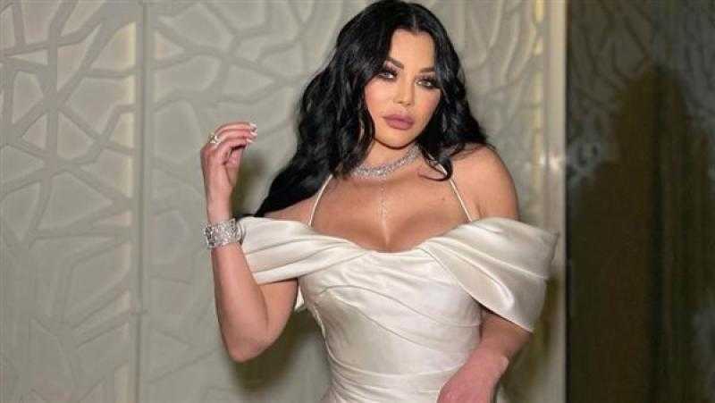 هيفاء وهبي تثير الجدل بإطلالة كلاسيكية مميزة| شاهد
