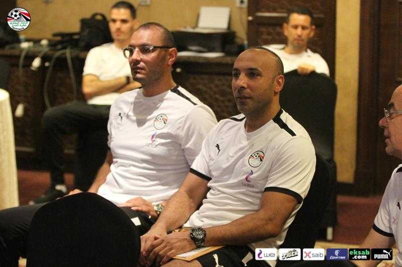 فيتوريا يجتمع باللاعبين قبل انطلاق المران الأول للمنتخب