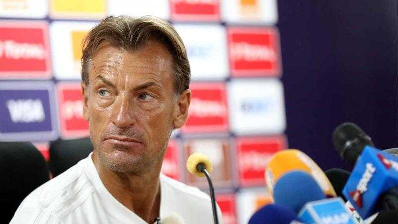 مدرب المنتخب السعودي يكشف سبب تمسكه بالعويس