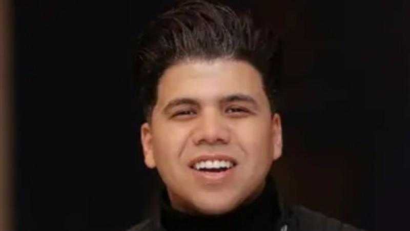 عمر كمال ينشر صوراً له من الطائرة: توكلت على الله