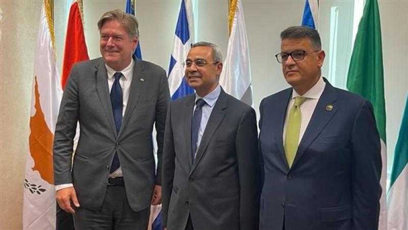 أمين عام «غاز شرق المتوسط» يستقبل عضو البرلمان الأوروبي ورئيس «حقوق الإنسان» بالنواب
