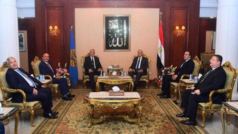 حنفي جبالي ُيعزي رئيس المحكمة الدستورية العليا في وفاة والدته | صور