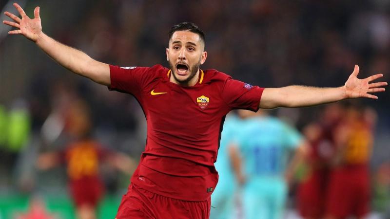 قاهر برشلونة.. مانولاس يقترب من الدوري الإماراتي