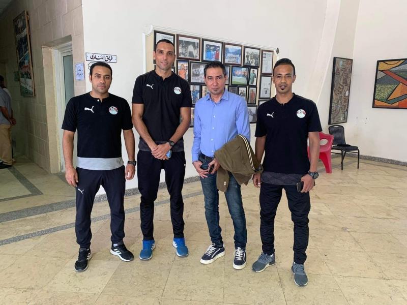 وصول طاقم حكام ودية المنتخب الأوليمبي مع بنين إلى ملعب المباراة