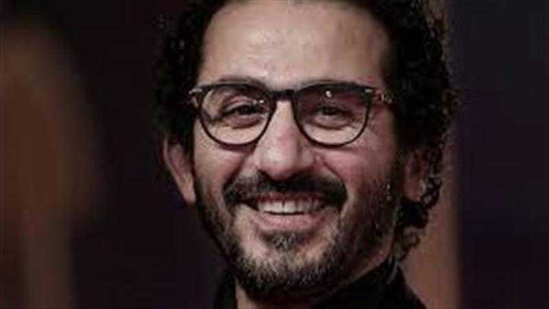 أحمد حلمي يعزل نفسه في المنزل بعد إصابته بفيروس كورونا